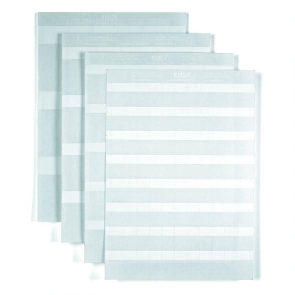 Vier transparente Dokumenten-Hüllen mit weißen Streifen, leicht übereinander gestapelt.