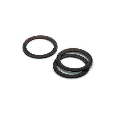 Vier schwarze O-Ringe aus Gummi, mit unterschiedlicher Anordnung, auf weißem Hintergrund.