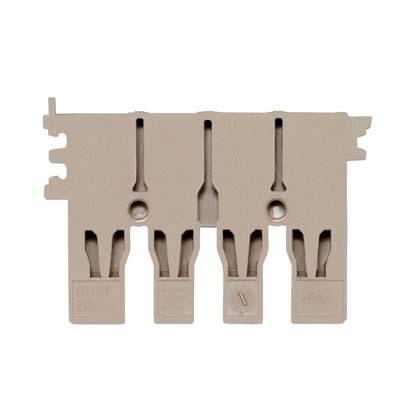 Beiger Kunststoffbauteil mit drei Aussparungen und Löchern, möglicherweise ein Teil eines größeren Mechanismus oder Systems.