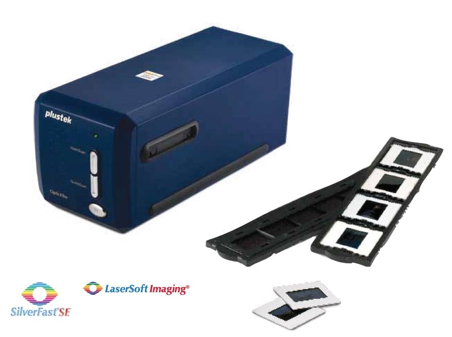 Ein blauer Filmscanner der Marke 'Plustek' neben einer Filmhalterung und Dias, mit Logos von 'SilverFast SE' und 'LaserSoft Imaging'.