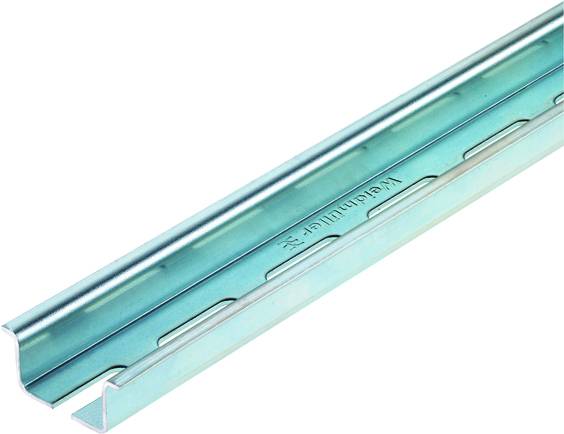 Metallprofil in U-Form aus verzinktem Stahl. Geeignet für Konstruktionen, zeigt leichte Kanten und glatte Oberfläche.