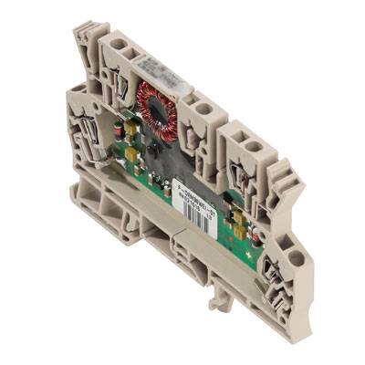 Ein grauer elektronischer Steckermodul mit grüner Leiterplatte, Komponente und Barcode-Etikett, montierbar auf einer DIN-Schiene.