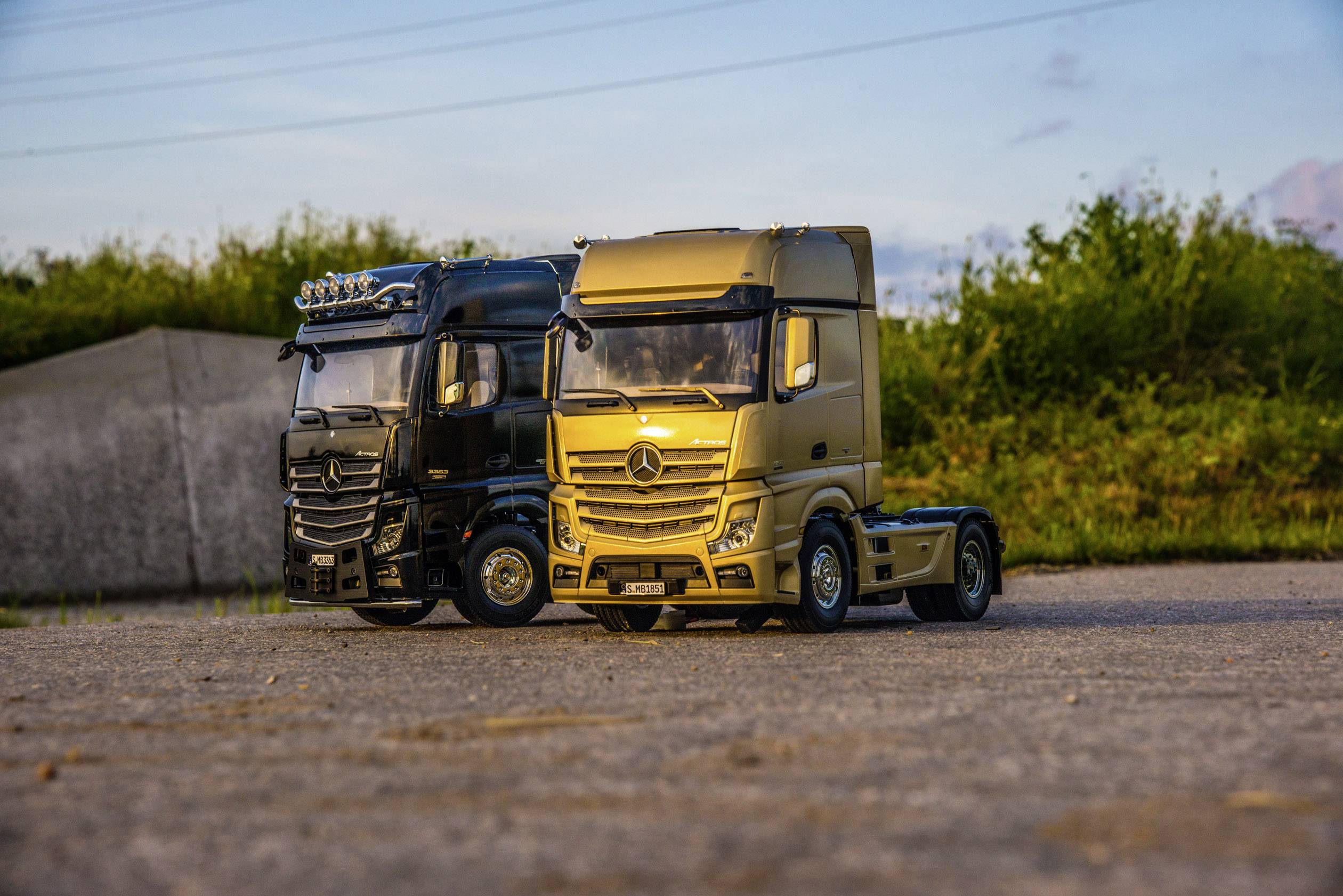 Tamiya 56335 Mercedes Benz Actros 1851 Gigaspace 1:14 Elektro RC Modell-LKW Bausatz