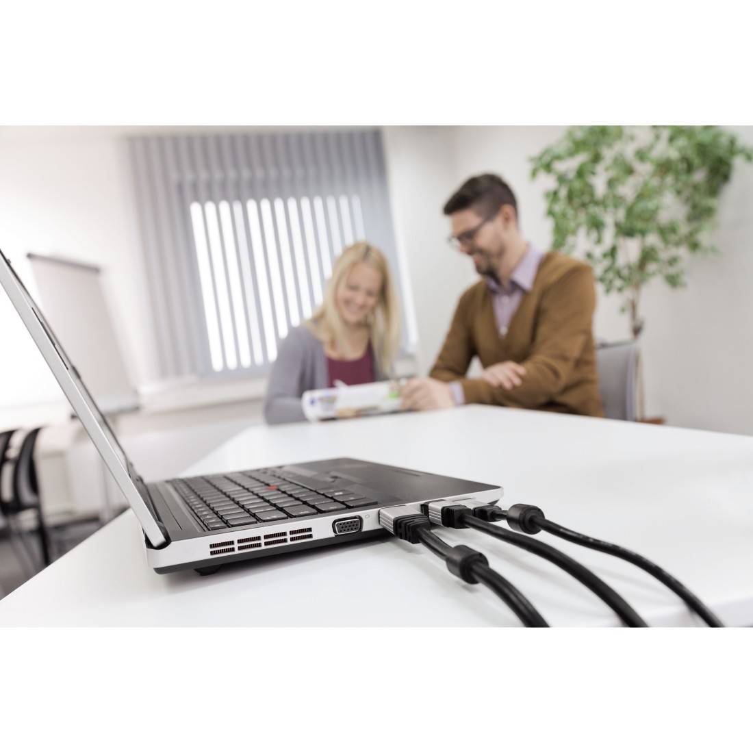 Hama 53756 RJ45 Netzwerkkabel, Patchkabel CAT 6 S/STP 1.50 m Schwarz mit Rastnasenschutz 1 St.