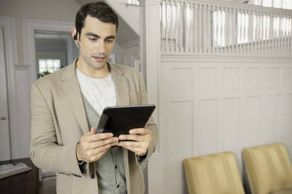 Plantronics Voyager In Ear Headset Bluetooth® Mono Schwarz Mikrofon-Rauschunterdrückung, Noise Cancelling Lautstärkeregelung, Mikrofon-Stummschalt