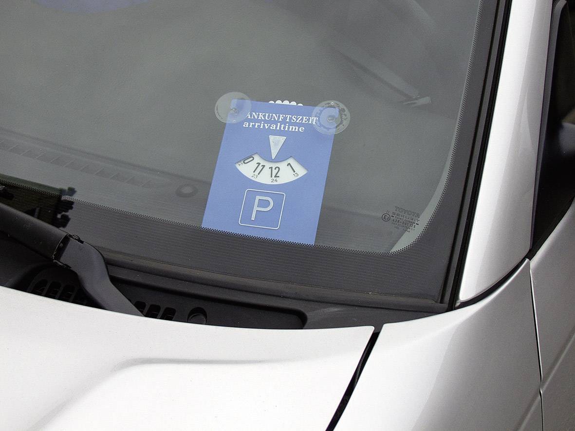 APA 30102 Parkscheibe 11cm x 15cm mit Saugnapf