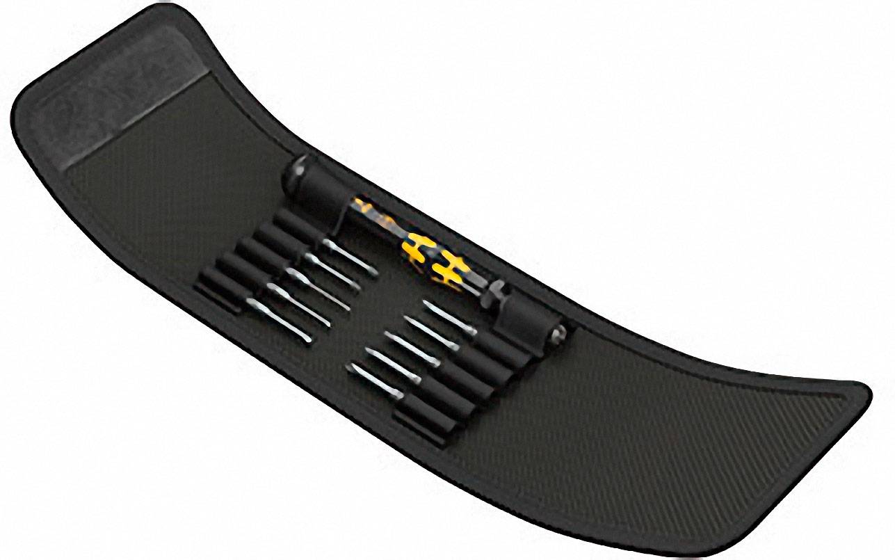 Schwarzes Roll-Toolset mit mehreren Schraubendrehern und Bits in verschiedenen Größen, auf einer schwarzen Matte präsentiert.
