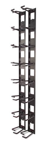 Mittelhoher, wandmontierter, schwarzer Metallhalter mit mehreren Haken zum Aufhängen von Gegenständen in vertikaler Anordnung.