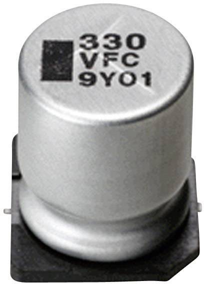 Ein silberner Elektrolytkondensator aufrechtstehend, mit der Aufschrift '330 VFC 9Y01' auf der Oberseite.