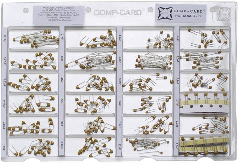 Eine sortierte Sammlung von diversen Kondensatoren in einem transparenten Fachbehälter. Jede Zelle enthält verschiedene Typen.