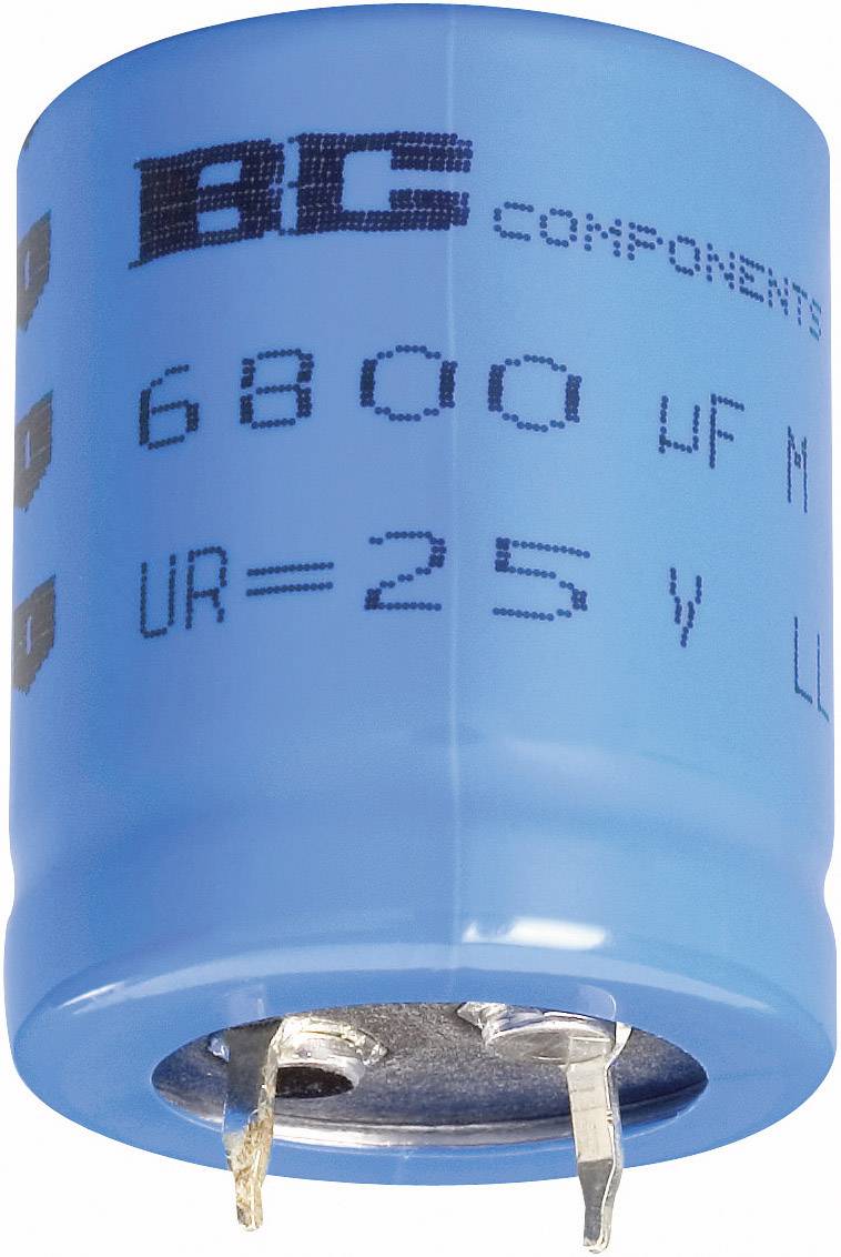 Ein blauer Elektrolytkondensator mit Aufschrift '6800 µF, 25 V'. Zwei Metallkontakte ragen unten heraus.
