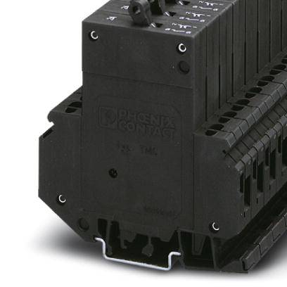Ein schwarzer elektrischer Steckverbinder von Phoenix Contact mit mehreren Anschlüssen und Markierungen, platziert auf einer Fläche.
