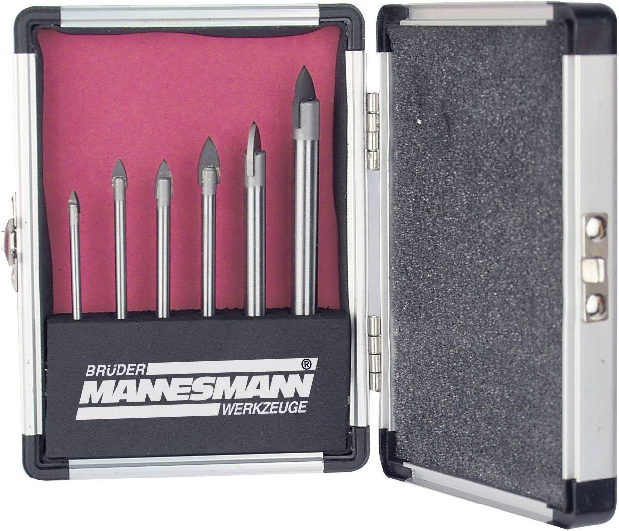 Ein offenes Etui mit sechs verschiedenen Glasbohrern der Marke 'Brüder Mannesmann' vor rotem Hintergrund.