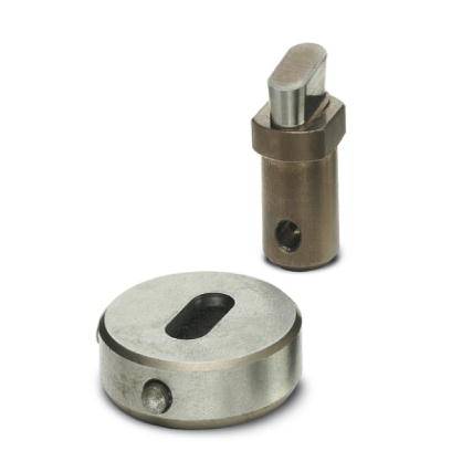Metallteile: Rundes Teil mit ovaler Öffnung vorne, zylindrisches Teil mit hervorstehendem Element dahinter.