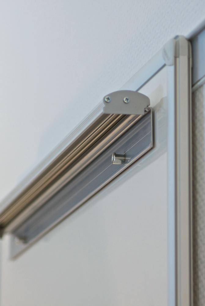 Flipchart-Blockhalter für Magnettafeln 70x5,5cm grau