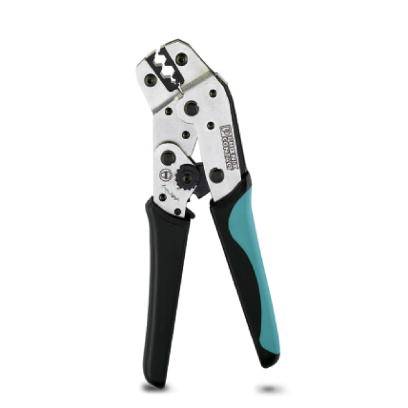 Handcrimpzange mit schwarzem Griff, ergonomisch gestaltet. Geeignet zur Kabelverarbeitung in Elektroinstallationen.