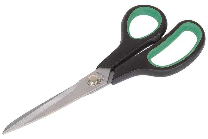 Schwarze und grüne Schere mit Metallklingen, liegt geschlossen auf einer weißen Oberfläche.