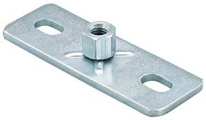 Metallschiene mit zwei ovalen Löchern und befestigter Mutter in der Mitte.