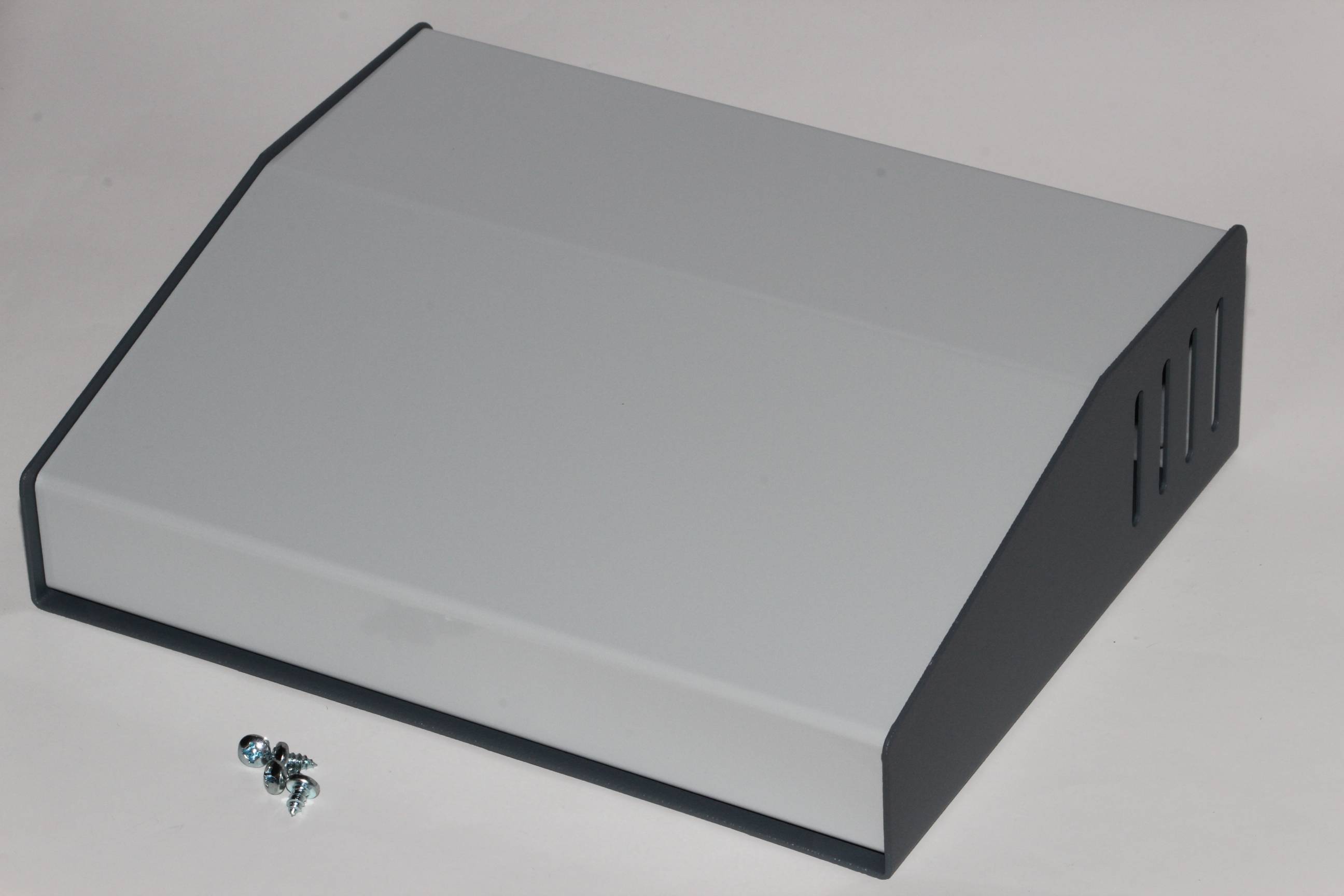 Hammond Electronics 515-0930 Pult-Gehäuse (L x B x H) 157 x 190 x 58 mm Stahl Grau 1 St.