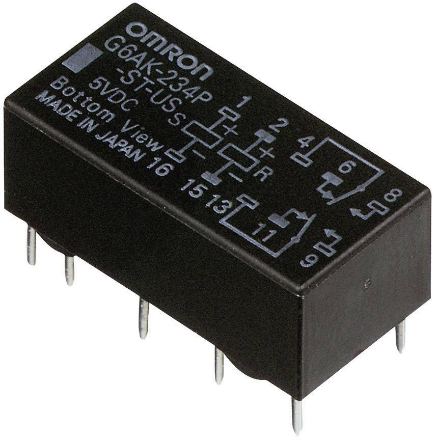 Schwarzes OMRON-Relais G6AK-234P ST-US mit acht Metallstiften. Auf der Oberseite sind technische Spezifikationen aufgedruckt.