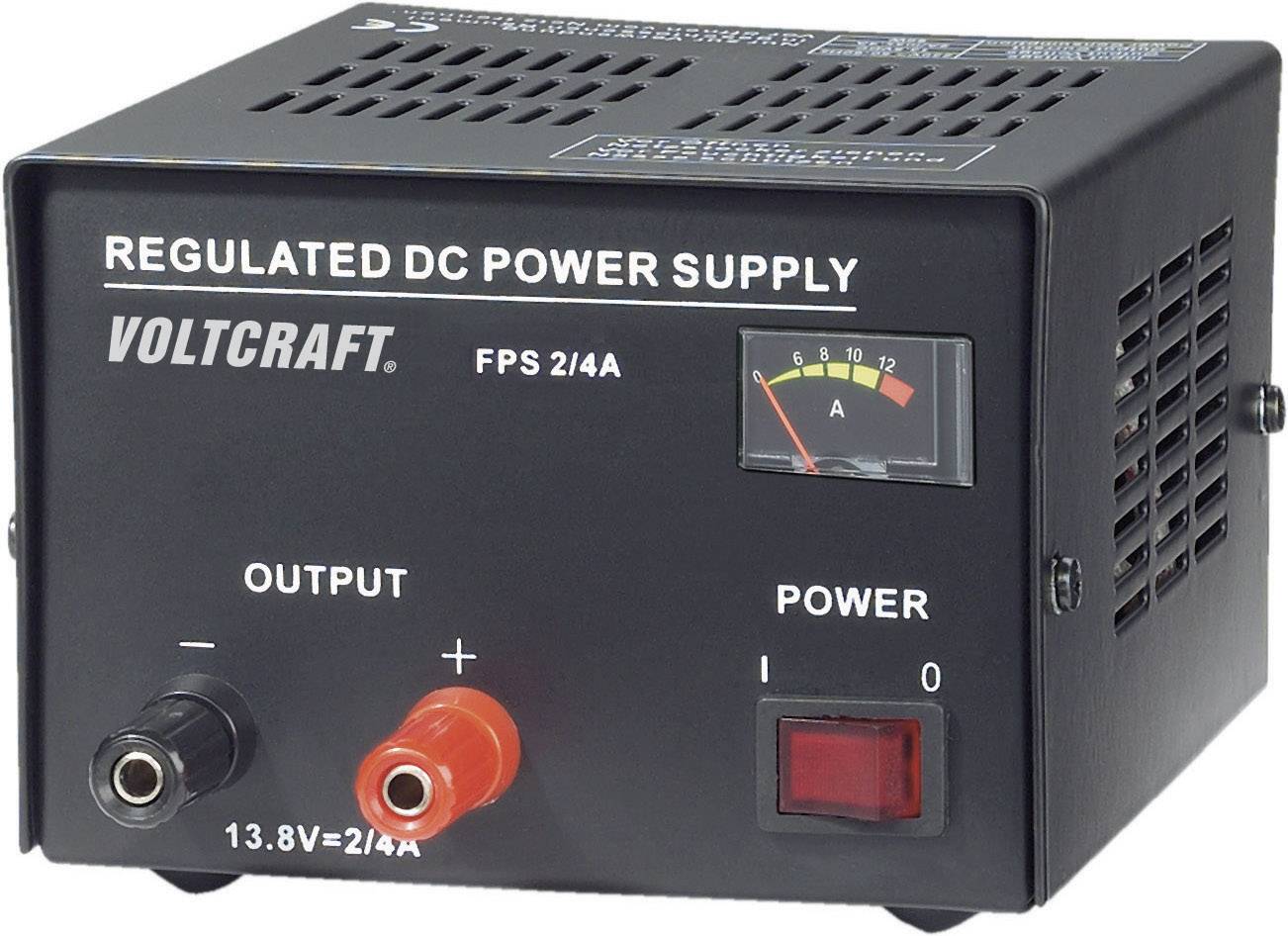 'Voltcraft' geregeltes DC-Netzgerät, Modell FPS 2/4A. Anzeige für Stromstärke, Ausgänge für positive und negative Spannung. Hauptschalter rechts.