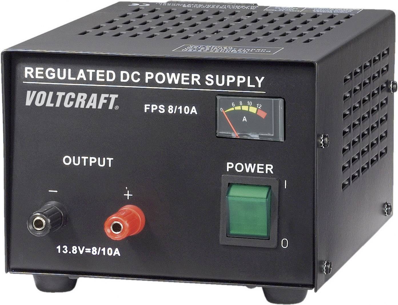 'Voltcraft DC-Netzgerät FPS 8/10A' mit Stromanzeige. Ausgänge: 13.8V = 8A/10A, grüne Power-Schalter, schwarzer Minus- und roter Pluspol.