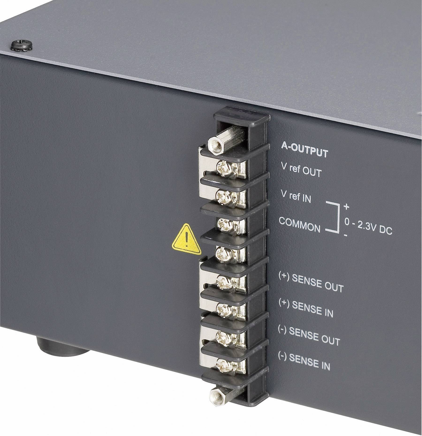 Elektrisches Gerät mit Anschlüssen, Etiketten für 'A-Output', 'V ref OUT', 'COMMON', und 'SENSE OUT'. Warnhinweis vorhanden.