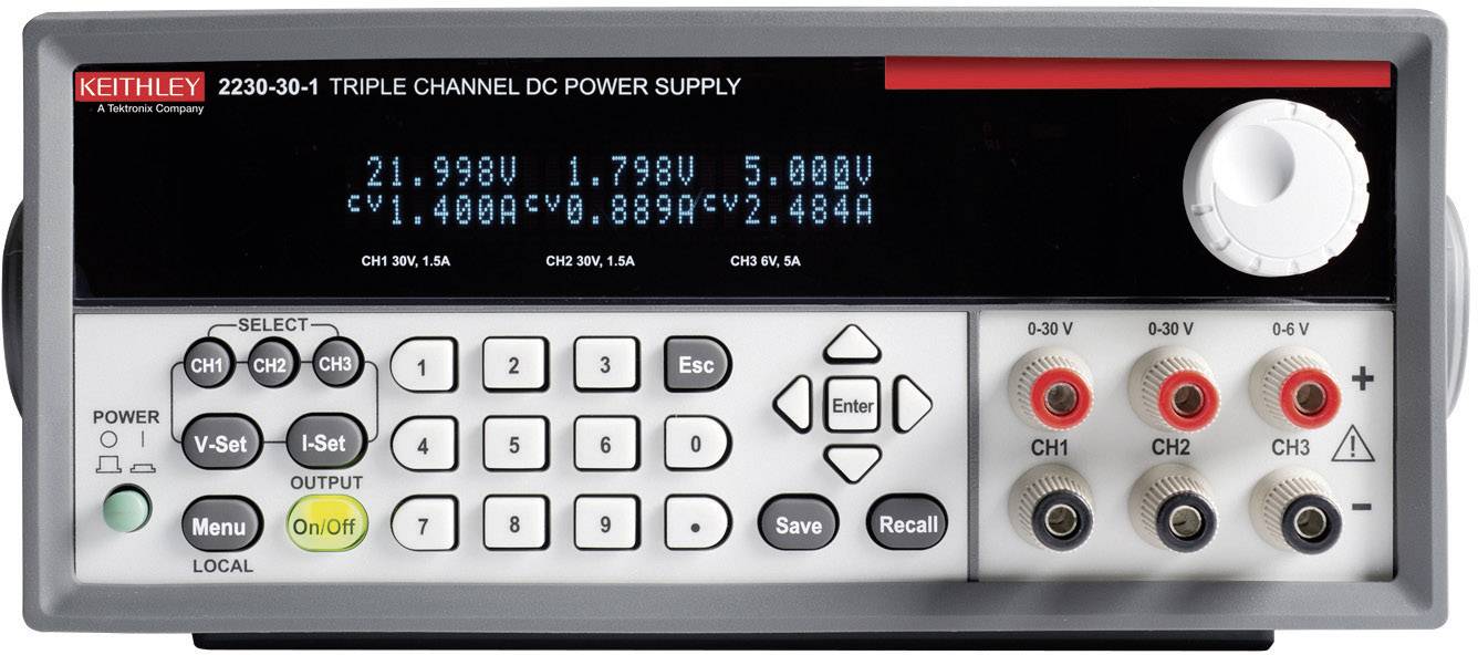 Labornetzgerät mit drei Kanälen, Anzeige von Spannungen und Strömen: CH1 21.998V, CH2 4.998V, CH3 1.400V. Drehknöpfe und Tasten zur Einstellung.