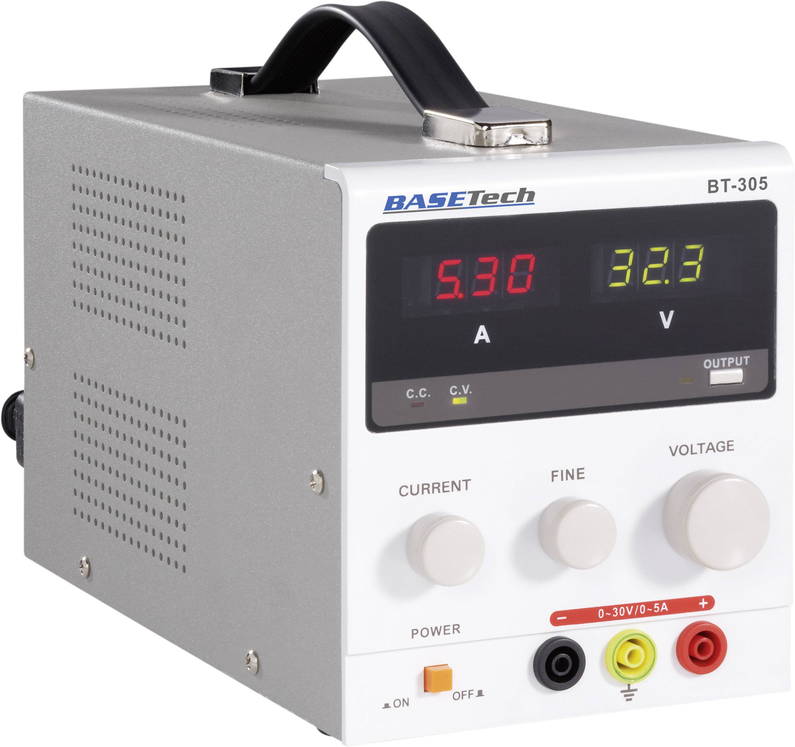 Netzgerät mit digitaler Anzeige von Spannung (5,30 V) und Strom (3,2 A). Ausgestattet mit Drehreglern für Strom und Spannung.
