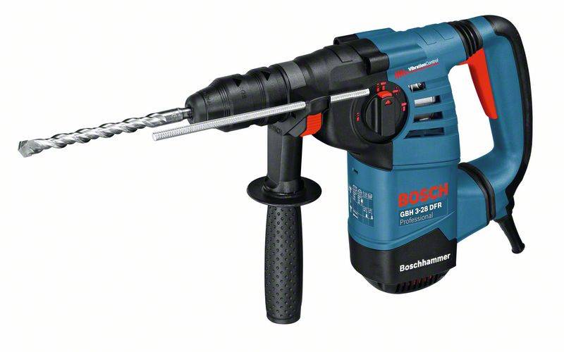 Ein blauer Bosch-Bohrhammer GSH 3E mit grauem Bohrer und schwarzem Griff, geeignet für professionelles Bohren in harte Materialien.