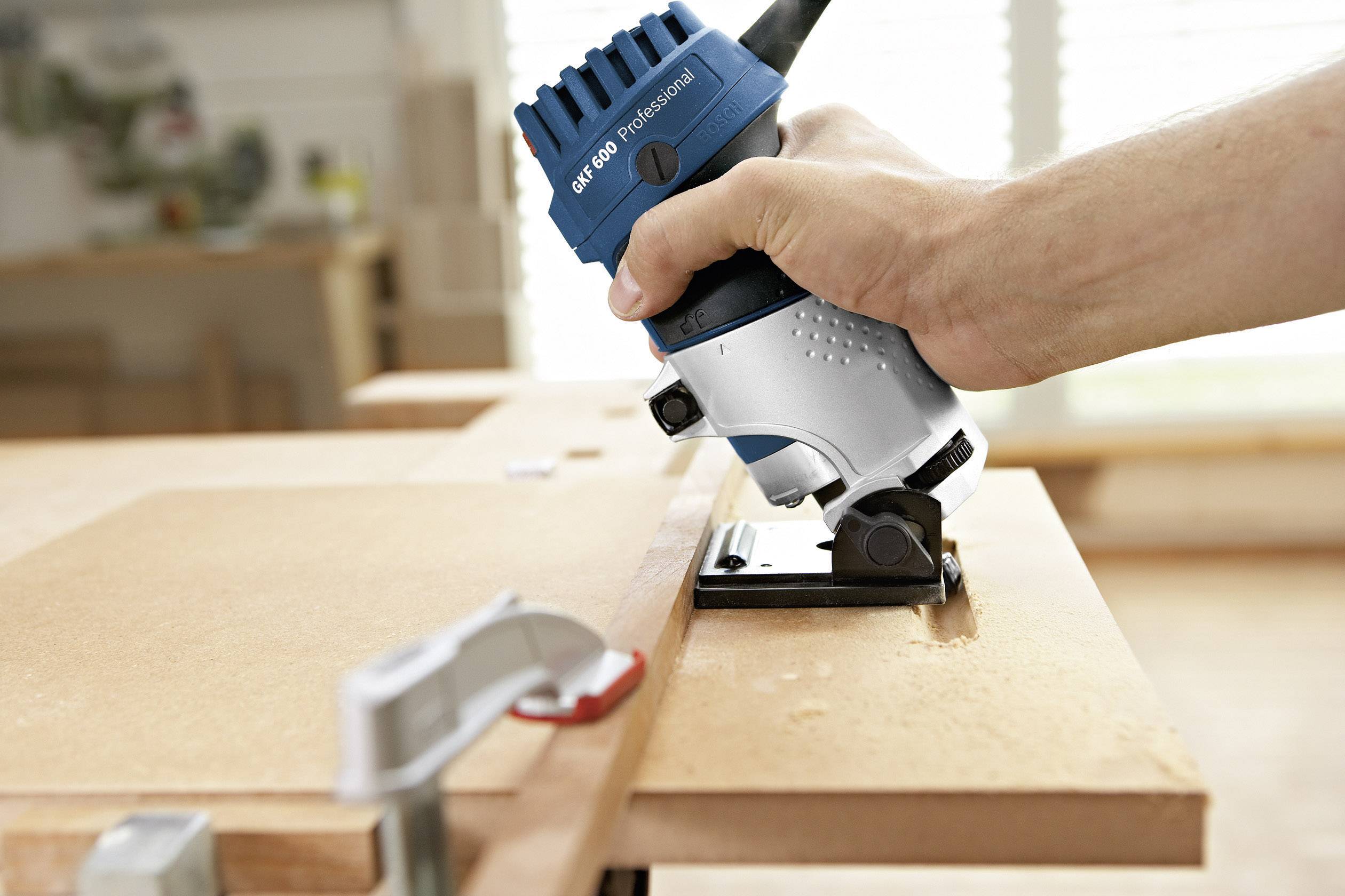 Bosch Professional Kantenfräse 060160A102 GKF 600 L-Boxx