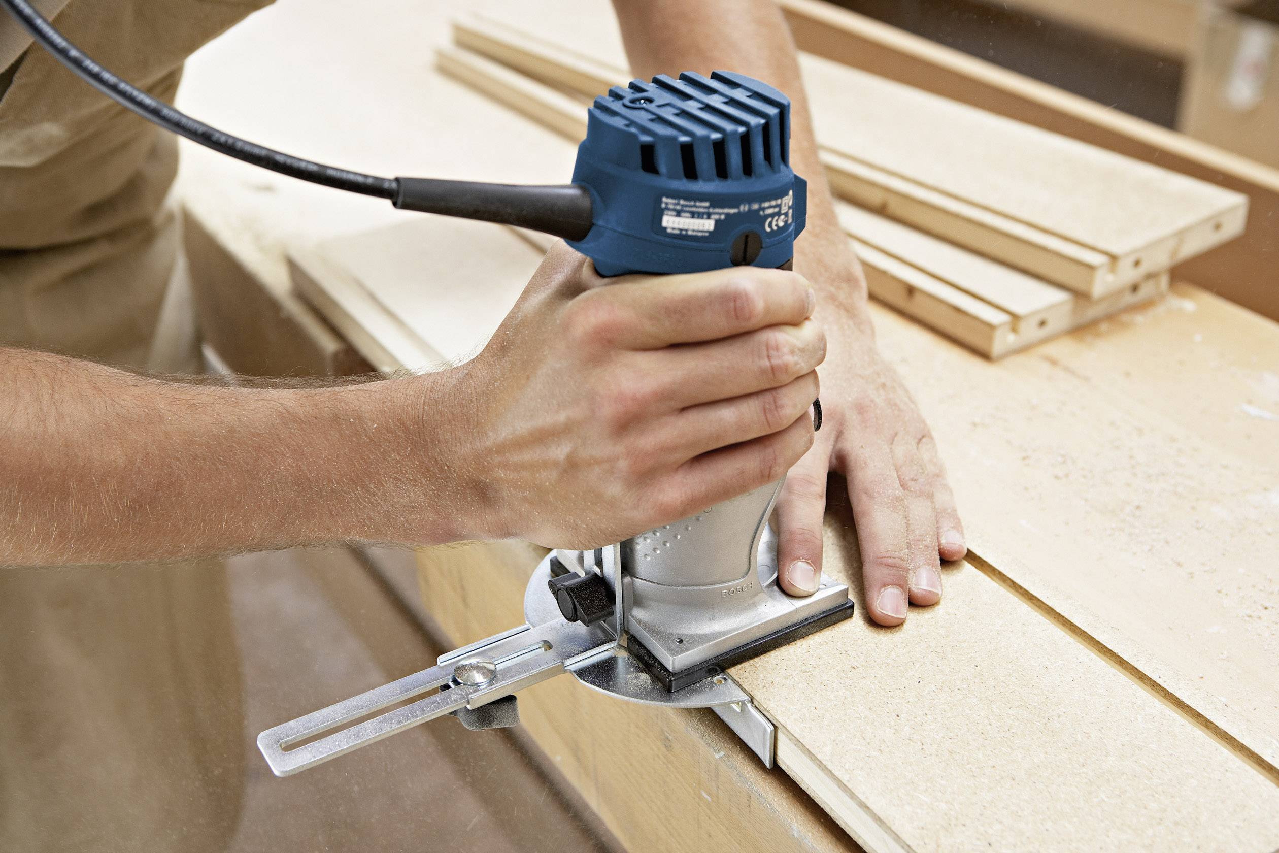 Bosch Professional Kantenfräse 060160A102 GKF 600 L-Boxx