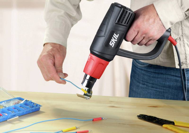 SKIL F0158004AA 8004 AA Heißluftgebläse mit Zubehör, inkl. Koffer 2000W