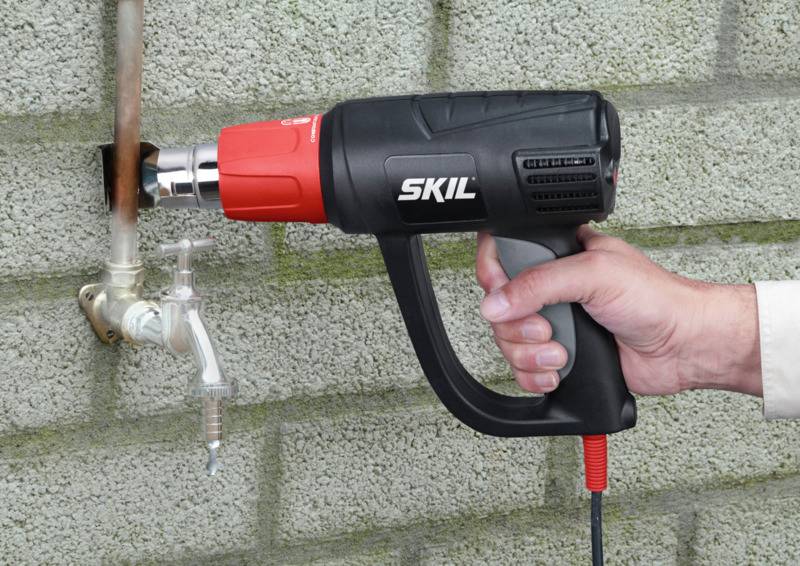 SKIL F0158004AA 8004 AA Heißluftgebläse mit Zubehör, inkl. Koffer 2000W