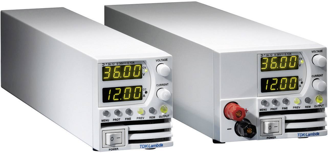 Zwei elektronische Geräte mit Digitalanzeigen zeigen '36.00' und '12.00'. Sie dienen zur Spannungskontrolle und Stromregelung.