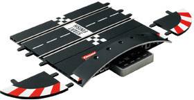 Carrera-Rennbahn-Start/Ziel-Geradenstück mit Randstreifen und Schiene, in der Mitte 'START FINISH' mit Schachbrettmuster.