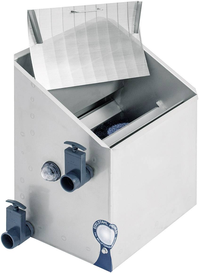 Metallischer Filter- und Schlammabscheider mit zwei Ventilen, geöffnetem Deckel und sichtbarem Sieb im Inneren.
