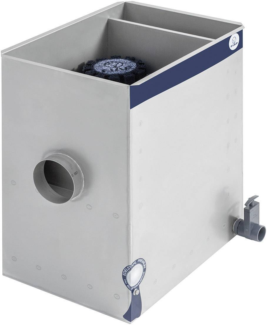 Ein rechteckiger Wasserfilter mit seitlichem Rohranschluss und Verschlussdeckel oben. Enthält Filtermaterial und hat ein blaues Band.