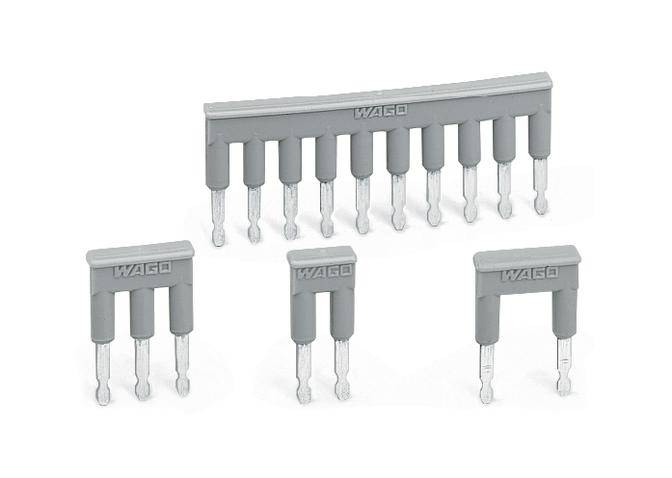 Graue WAGO-Steckbrücken in verschiedenen Größen zum Verbinden elektrischer Klemmen gezeigt.