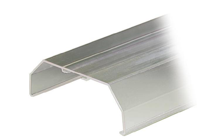 Eine transparente, gewölbte Plastikverkleidung mit silberner Metalloptik, geeignet für Bau- oder DIY-Projekte.