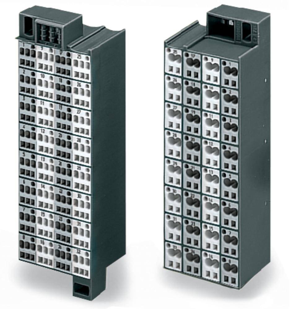 Zwei graue elektronische Bauteile mit mehreren Reihen von Steckverbindern und Nummerierungen.