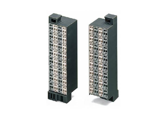 Zwei schwarze Steckmodule mit mehreren Reihen quadratischer Steckplätze, die für den Anschluss elektronischer Bauteile verwendet werden.