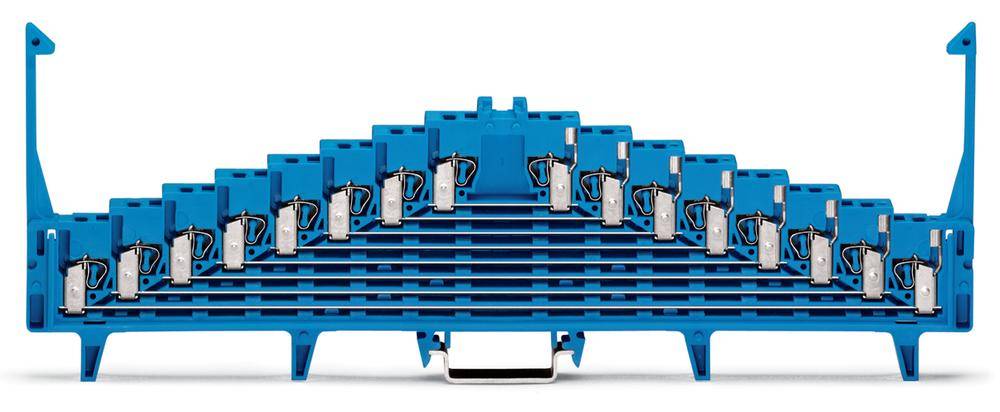 Ein blaues Regal mit mehreren vertikalen Schlitzen, in denen elektronische Geräte angeordnet sind. Geeignet für Kabelmanagement.
