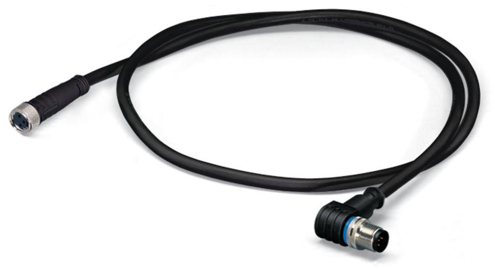 Schwarzes Verbindungskabel mit zwei unterschiedlichen Steckern an den Enden, geeignet für elektronische Geräte oder Netzwerke.