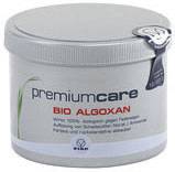 Behälter mit der Aufschrift 'premium care BIO ALGOXAN'. Verspricht biologischen Schutz von Fassade und Entfernung von Algen.