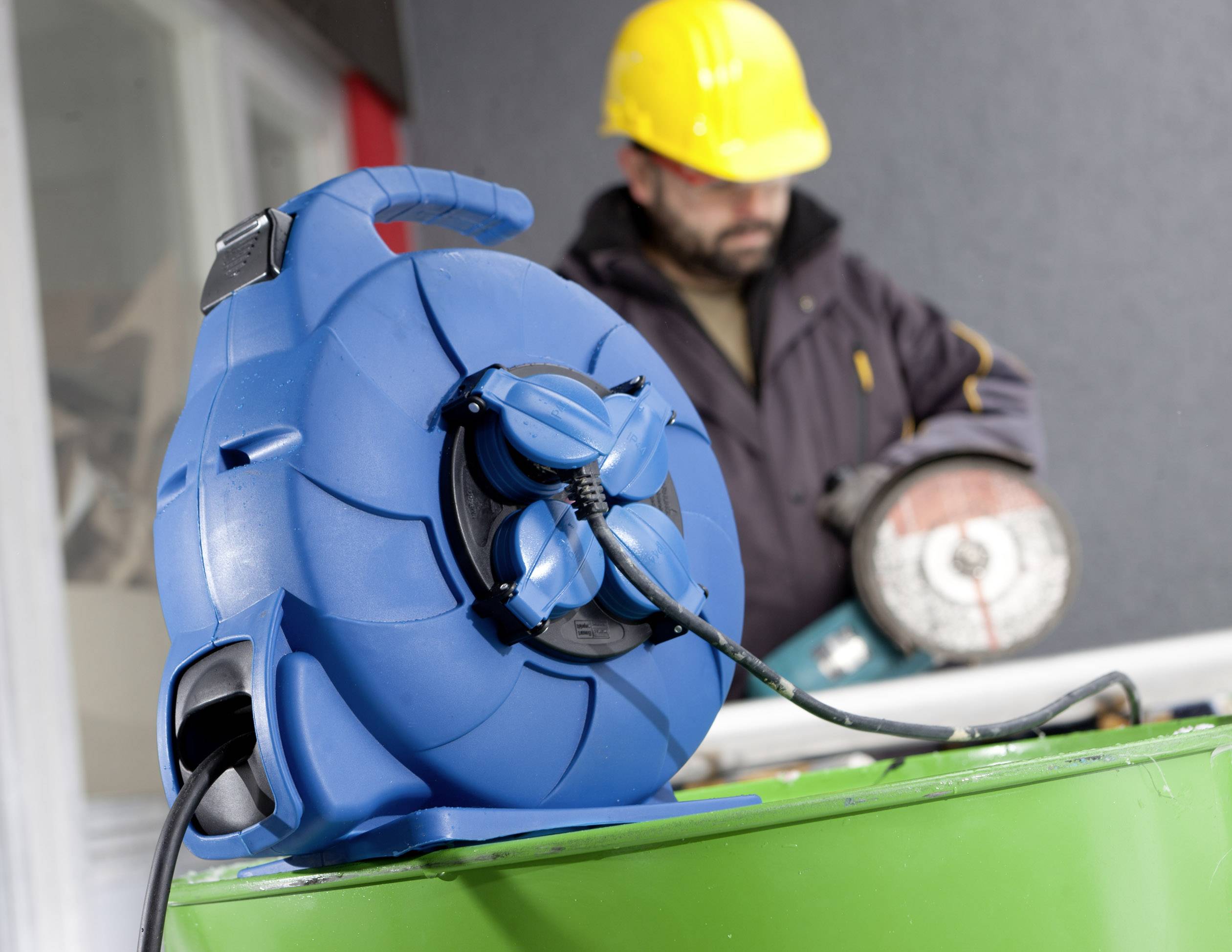 AS Schwabe 12642 Wandkabeltrommel 15.00m Schwarz Schutzkontakt-Stecker