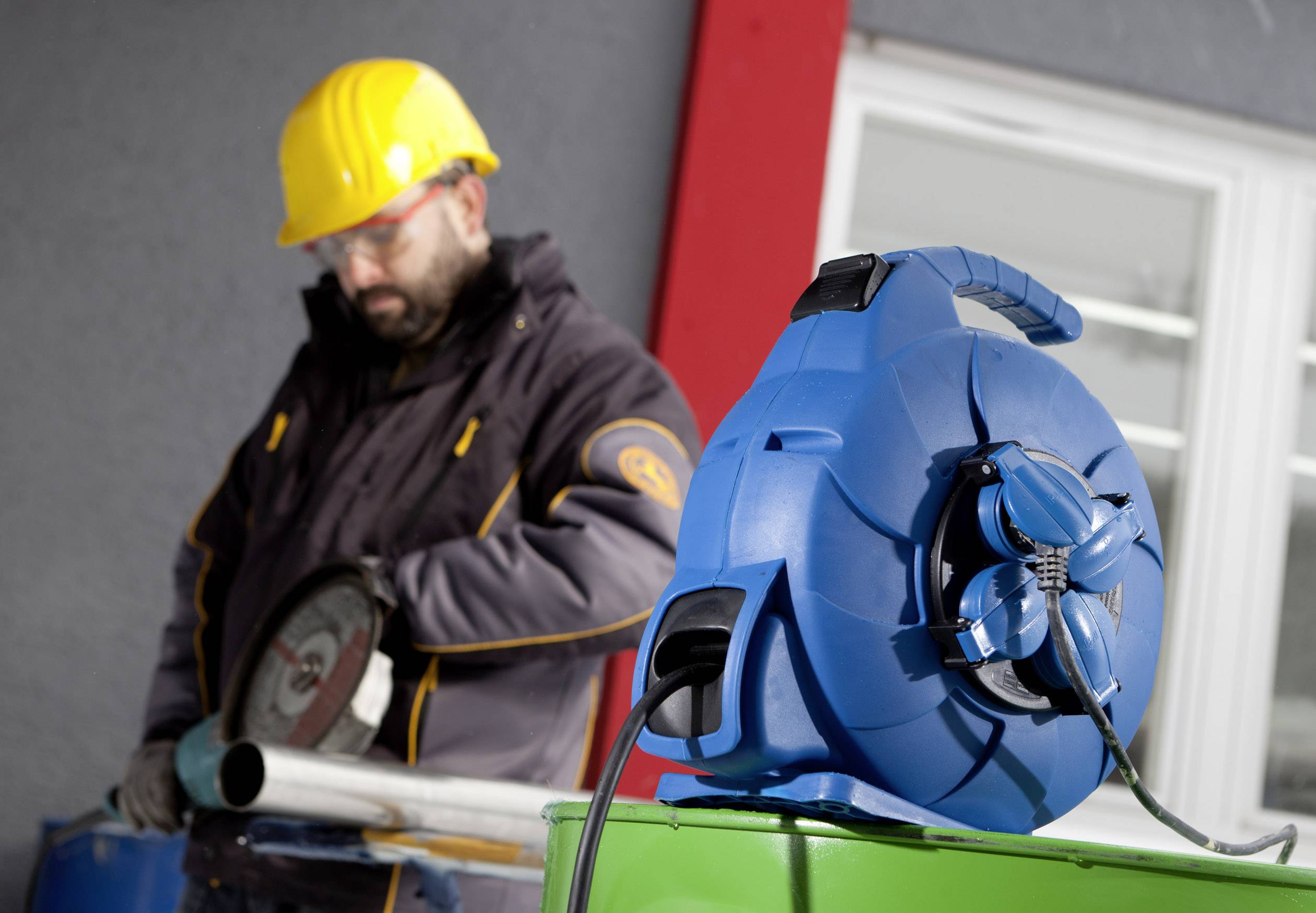 AS Schwabe 12642 Wandkabeltrommel 15.00m Schwarz Schutzkontakt-Stecker