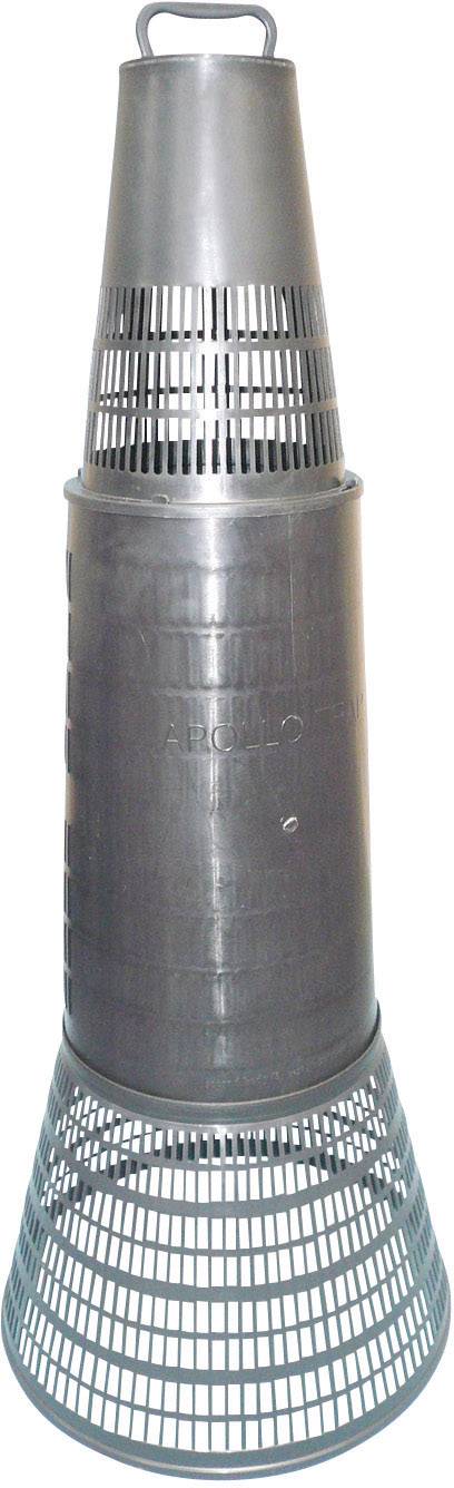 Ein Metallobjekt mit zylindrischer Form und perforierten Elementen. Es könnte ein Behälter oder Teil eines Geräts sein.