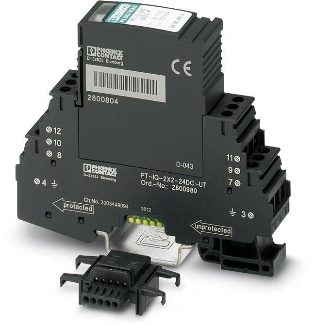 Ein Überspannungsschutzgerät von Phoenix Contact, Modell PT-IQ-2X2-24DC-UT, wird in einer industriellen Umgebung verwendet.