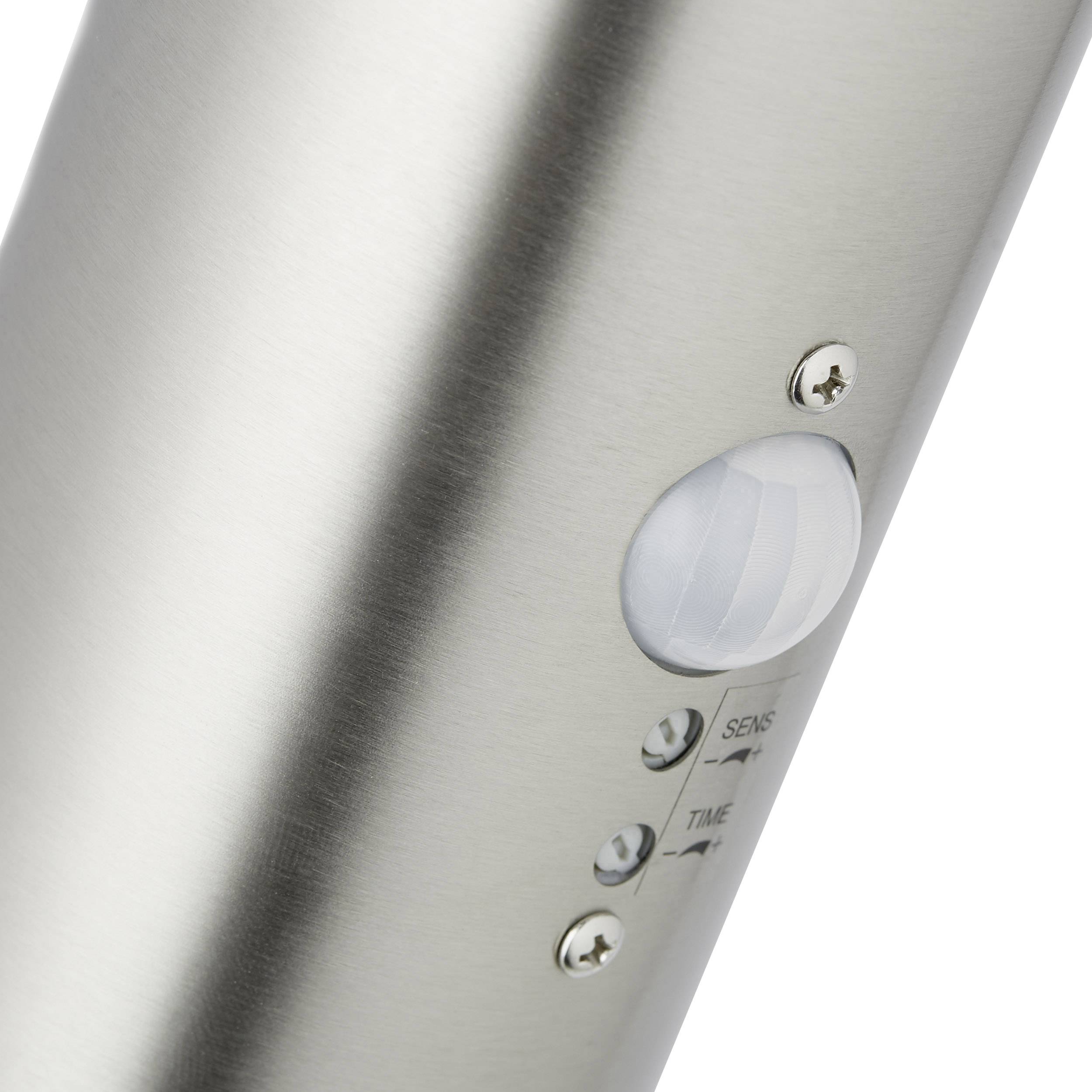 Ein Edelstahl-Bewegungssensor mit zwei Einstellschrauben für Empfindlichkeit und Zeit, integriert in eine zylindrische Struktur.